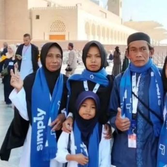 Penjual Es Teh yang Viral Dihina Gus Miftah Kini Lagi Umroh Bareng Keluarga