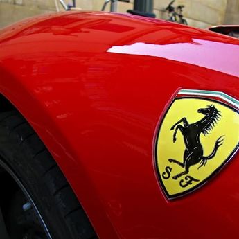 Ferrari Pastikan Produksi Mobil Tetap di Italia