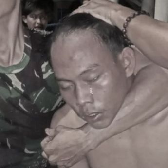 Kepergok Maling Motor, Seorang Pria di Karawang Ditelanjangi Warga