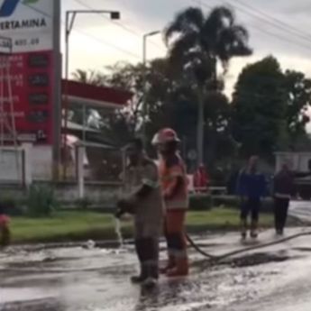 Ada Tumpahan Cairan Kimia di Jalan Purwakarta-Padalarang, Banyak Pemotor Terjatuh