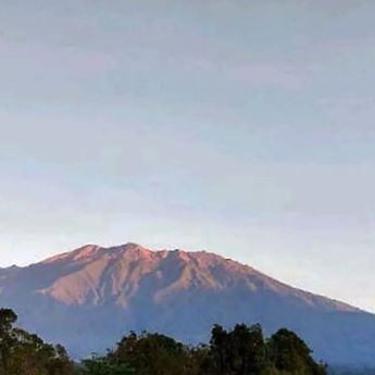 Warga Diimbau Tak Beraktivitas Dekat Puncak Gunung Raung, Radius 3 Km Dikosongkan