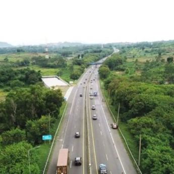 Truk Hantam Bus Pariwisata di Tol Cipularang, Pengemudi Bus Diduga Mengantuk