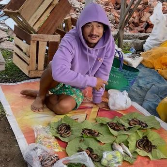 Isa Bajaj Rela Banting Setir Jualan Belut di Pasar, Terancam Bangkrut?