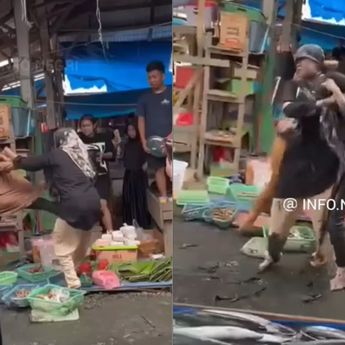 Viral 2 Emak-emak Adu Pukul di Pasar Morowali, Jadi Tontonan Pembeli