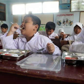 Momen Siswa SD di Boyolali Nikmati Makan Bergizi Gratis