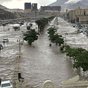 Banjir Hebat di Mekkah Sampai Mobil Terseret Arus, Ada Banyak Korban Jiwa?