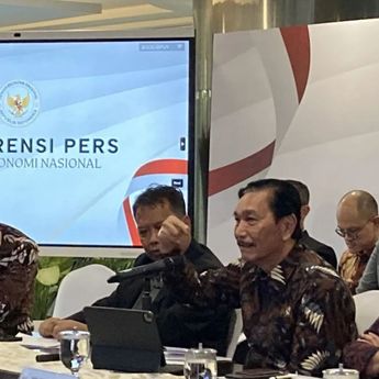 Luhut: Warga yang Belum Bayar Pajak Tak Bisa Urus SIM sampai Paspor