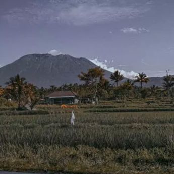 Pemprov Bali Tegas Larang Daki ke Gunung Agung Selama Cuaca Ekstrem