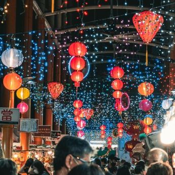 10 Tradisi Imlek Unik di Berbagai Negara, dari Festival Lampion hingga Perahu Naga