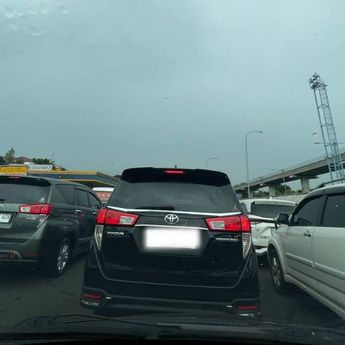 Gerbang Tol Cililitan Arah Tol Dalam Kota Macet Parah