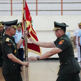 Kasum TNI Terima Laporan Korps Kenaikan Pangkat Pati-Pimpin Sertijab Jajaran Balakpus Mabes TNI