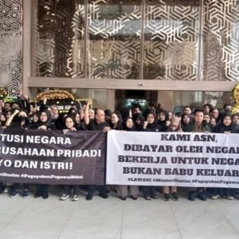 Ini Deretan Pesan Pendemo di Kemdiktisaintek: Kami Bekerja untuk Negara, Bukan Babu Keluarga!