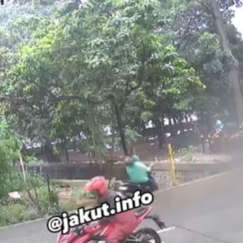 VIDEO: Pemotor Nyusruk ke Selokan di Priok Sampai Tewas Mengenaskan