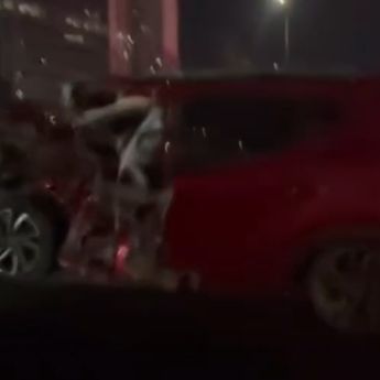 Kecelakaan di Tol Dalam Kota Slipi, 1 Mobil Ringsek Parah