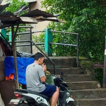 Warga Cipinang Bongkar Jembatan Setelah Penutupan Polisi Akibat Tawuran