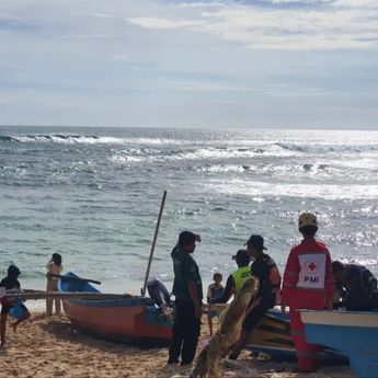 13 Pelajar SMP Tenggelam di Pantai Gunungkidul DIY, 3 Tewas, 1 Hilang