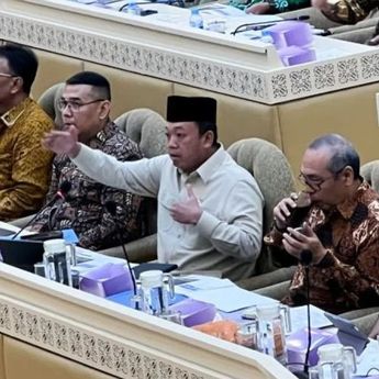 Nusron Wahid Beri Sanksi Berat 8 Pegawai Kantah Terkait Pagar Laut Tangerang