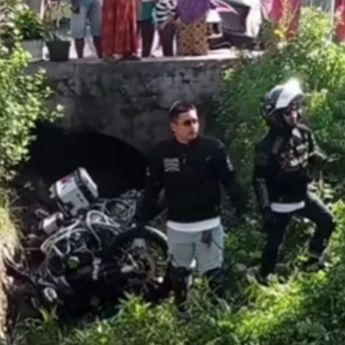 Viral! Rombongan Moge Harley Davidson Kecelakaan Nyemplung ke Selokan di Pasuruan