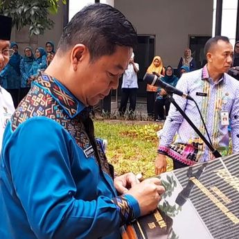 Pj Gubernur DKI Resmikan Taman Pelataran Timor dan Buka Senior School Pintar Se-Jakarta Timur