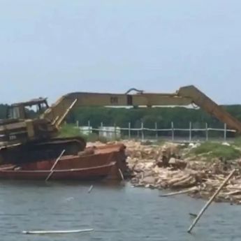 Pembongkaran Pagar Laut di Bekasi Dihentikan Sementara