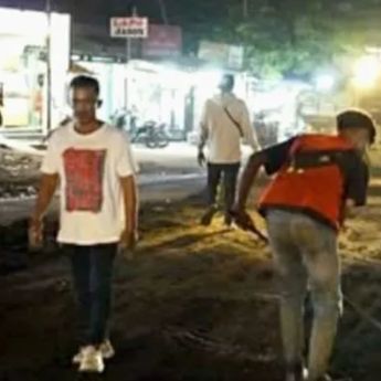 Bupati Karawang Gunakan Alat Berar Pribadi untuk Perbaiki Akses Gerbang Tol