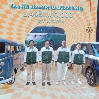 Volkswagen Indonesia Resmi Luncurkan The All-Electric ID. Buzz LWB di IIMS 2025, Dihargai Rp1,495 Miliar