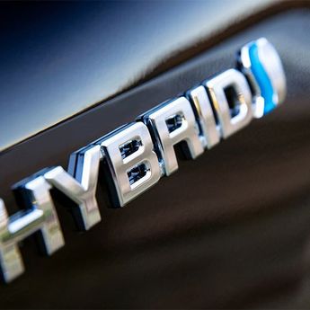 Petinggi Suzuki dan Toyota Curhat ke Pemerintah RI, dari Pasar Lesu Hingga Usulan Relaksasi TKDN Hybrid