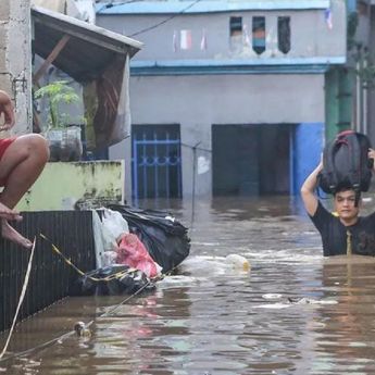 Jabodetabek Lumpuh Dikepung Banjir, Ribuan Rumah Tenggelam-Ketinggian Air Capai 4 Meter