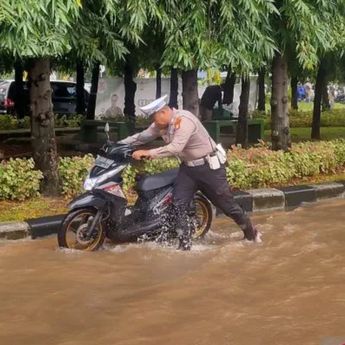 Banjir Belum Juga Surut, Rekayasa Lalu Lintas Diterapkan di Jakbar