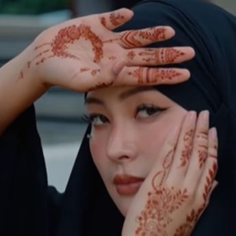 Bintang Film Porno Jepang Kae Asakura Resmi Mualaf, Jalani Puasa Pertama di Bulan Ramadhan