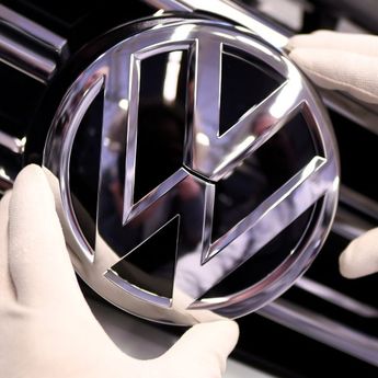 Volkswagen Pangkas Gaji dan Bonus Direksi untuk Efisiensi Hingga Rp268 Miliar