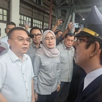 DPR Sidak Mudik di Stasiun Pasar Senen