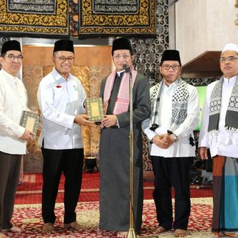 Peringatan Nuzulul Quran, Sinar Mas Wakafkan 5.000 Mushaf untuk Masjid Istiqlal