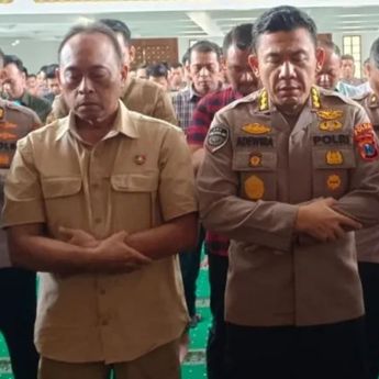 Polda Jatim Gelar Salat Gaib Bersama untuk 3 Polisi Gugur di Lampung