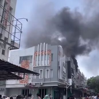 Ruko di Moderland Tangerang Terbakar Hebat