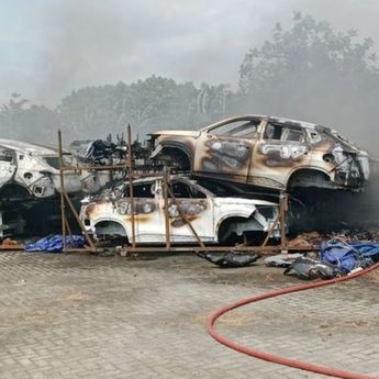 Kebakaran Musnahkan Ratusan Body Kit Mobil Listrik Chery Omoda di Bekasi, Begini Penjelasan Pihak CSI