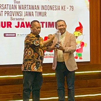 Pemred Beritajatim.com Dwi Eko Lokononto Dinobatkan sebagai Tokoh Pers 2025