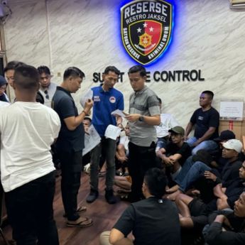 Polres Jaksel Tangkap 19 Orang Pelaku Tawuran, Bawa Senjata Laras Panjang di Kemang