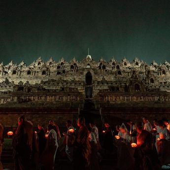 Rayakan Waisak, InJourney Hadirkan Pengalaman Spiritual di Borobudur