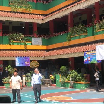 Prabowo dan Bill Gates Pantau MBG di SDN Jati 03 Jakarta Timur