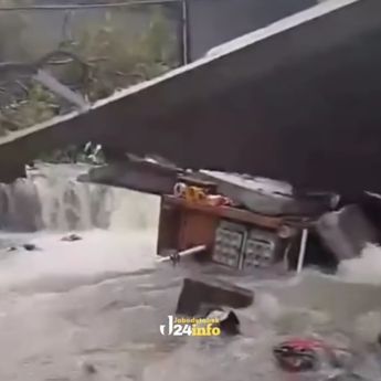 Tembok Pembatas Apartemen Niffaro Roboh, Airnya Meluap Rendam Rumah Warga
