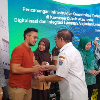 Pramono Resmikan 15 Golongan Gratis Naik Transportasi Umum