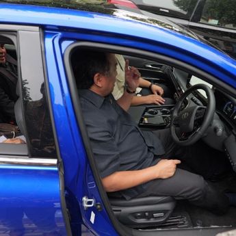 Rachmat Gobel Jajal Mobil Hidrogen, Serukan Kesetaraan Bagi Kendaraan Ramah Lingkungan
