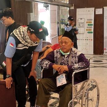 Layanan Petugas Bikin Terharu, Ini Kata Pak Karno, Jemaah Lansia dari Banyumas