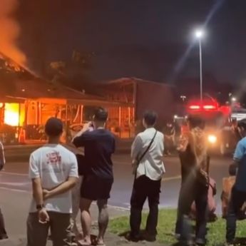  VIDEO: Restoran Bali Ndeso Tambun Selatan Terbakar Hebat, Terdengar Ledakan Keras