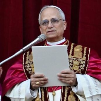 Paus Leo XIV Pimpin Misa Perdana di Kapel Sistina