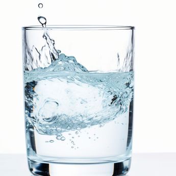 Jangan Sepelekan, Ini Manfaat Minum Air Putih yang Luar Biasa