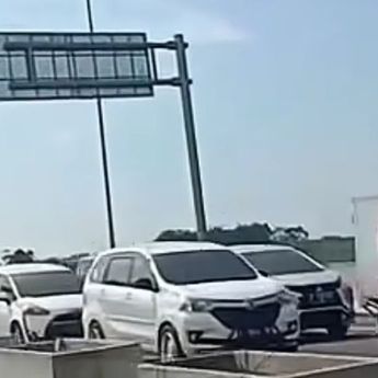 Antrean Panjang Kendaraan Terjadi di Tol Bocimi Menuju Exit Parungkuda