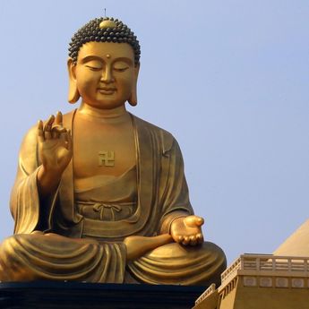 Sejarah Waisak: Peringatan Hari Besar Buddhisme yang Penuh Makna