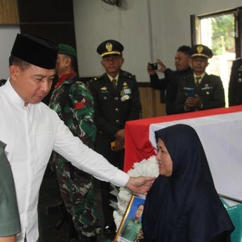 Panglima TNI Hadiri Upacara Pelepasan Jenazah Prajurit Korban Ledakan Amunisi